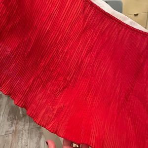RED PLEATED BED SKIRT
